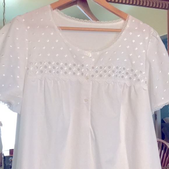 St. Michael -Marks and Spencer’s gown - Picture 2 of 7